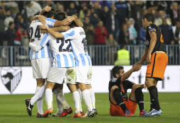 Málaga vuelve a sonreír en la Liga y golea al Valencia