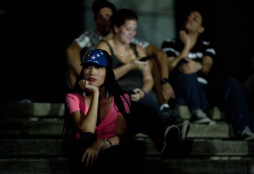 Henrique Capriles acepta su derrota; sus seguidores lloran