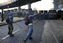 Peña Nieto promete recuperar la paz en México