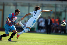 Napoli se descuelga del liderato, mienrtas Milán e Inter pinchan