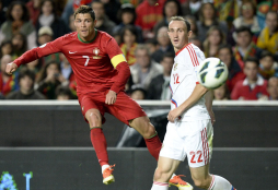 Portugal supera por la mínima a una deslucida Rusia y vuelve a la pelea
