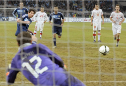 Messi firma su primer hat trick con Argentina