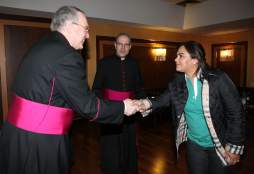 Reciben a familia Lobo en el Vaticano