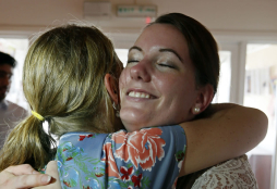 Indultan a mujer condenada tras denunciar que fue violada