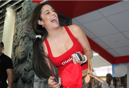 Larissa Riquelme ya se encuentra en Honduras