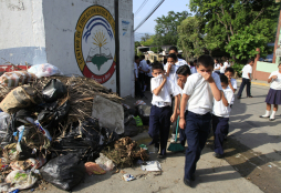 Vecinos de colonia sampedrana no soportan basurero