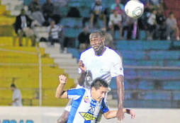 Victoria superó al Platense y empieza a presionar