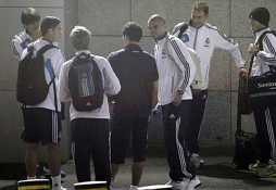 A cinco jugadores del Real Madrid los deja el autobús por llegar tarde