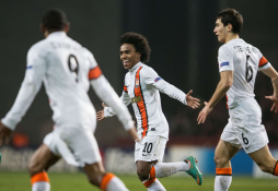 Toque brasileño mete al Shakhtar Dontesk en octavos