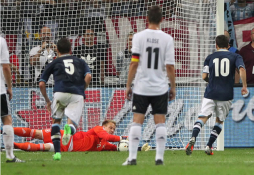 Messi falló un penal por primera vez con Argentina