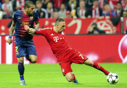 Dani Alves: 'Hay que quitarse el sombrero ante el Bayern'