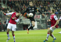 Valencia tropieza contra el AZ Alkmaar