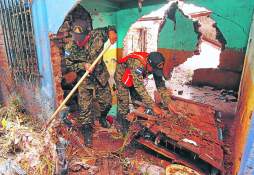 Lodo y destrucción dejan lluvias en Tegucigalpa