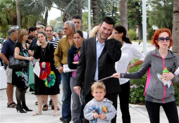 Florida atiende con fluidez a los votantes de un estado clave