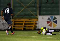 Motagua iguala con Vida y sigue grave