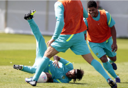 Pato, Hulk y Neymar comandarán ataque brasileño