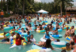 Sampedranos aprovechan últimos días del feriado