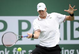 Un heroico Isner aparta a Djokovic de la final