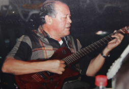 'Nos hicieron cantar en la embajada para darnos la visa”