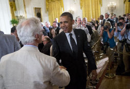 Obama llama a eliminar 'estigma' de enfermedad mental y anima al tratamiento