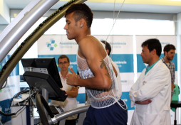 Neymar pasa sin problemas el reconocimiento médico