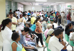 Cancelan 40 cirugías por paro de empleados en el Mario Rivas