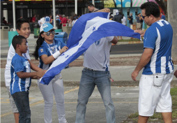 Fueron pocos, pero apoyaron de corazón a la Bicolor