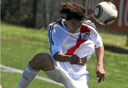 Falcao regala camiseta con dedicatoria a hijo del Cholo Simeone