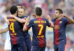 Barcelona de los récords se da un festín contra un Málaga indolente