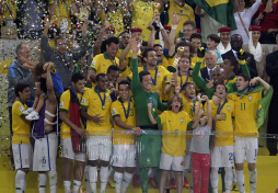 La Brasil de Neymar humilla y cierra el ciclo glorioso de España