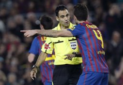 Barcelona suda la gota gorda para imponerse al Sporting Gijón