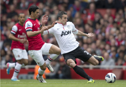 Van Persie cumple la 'ley del ex' y da empate al Manchester United