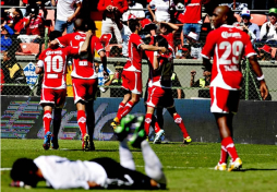 Toluca golea y elimina a las Chivas