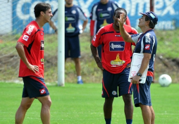 Costa Rica ya trabaja con 20 jugadores