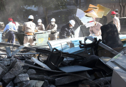 México: 350 personas buscan supervivientes en sede de Pemex