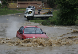 Unah-vs y Universidad Católica suspenden clases por lluvias