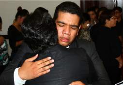 'Padre, te amo, sé en Dios que estás a su lado”: hijo de Barrow