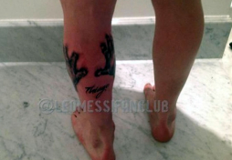 Messi se tatúa las manos y el nombre de su hijo Thiago