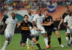 Honduras cumple su último examen y se impone a Boca Juniors
