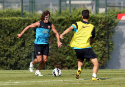 Puyol se entrena con máscara protectora