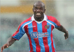 David Suazo no continuará en el Catania