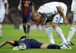 Pepe responde a Iniesta: 'Si alguien se siente ofendido es porque la verdad duele'