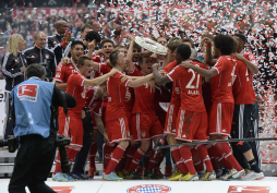 Bayern Múnich golea y festeja título de Bundesliga