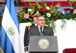 Funes reitera diálogo y rechaza 'amenazas' en golfo de Fonseca