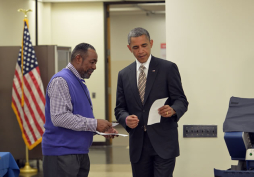 Obama vota por adelantado en Chicago