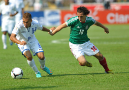 Honduras arranca un aguerrido y valioso empate a México