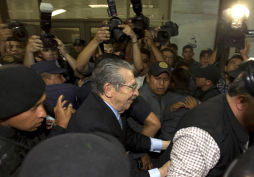 Ríos Montt ingresa a prisión tras condena de 80 años por genocidio