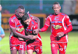 Charles Córdoba y Abner Méndez reviven al Vida