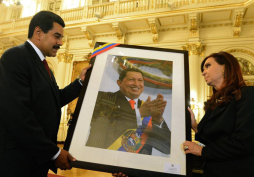 Fernández y Maduro sellan acuerdos bilaterales