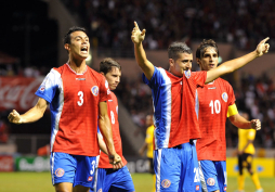 Costa Rica resurge y se mete a la pelea